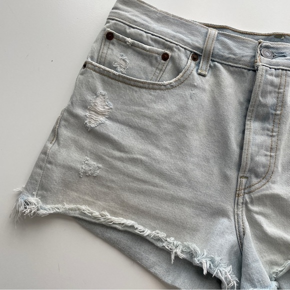 Levi’s High Rise Jean Shorts Light Wash 31 - Picture 3 of 6